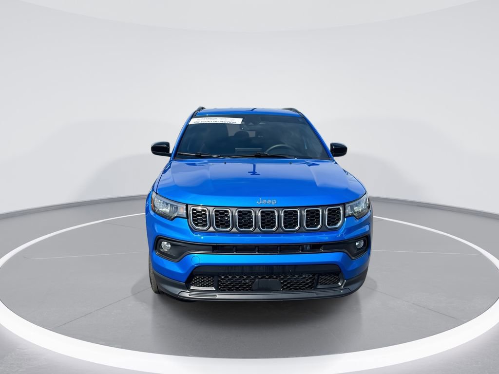 Used 2024 Jeep Compass Latitude w/ Convenience Group AWD/4WD image 3