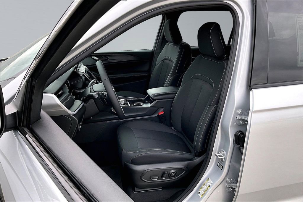 New 2026 Jeep Grand Cherokee L 4WD image 3
