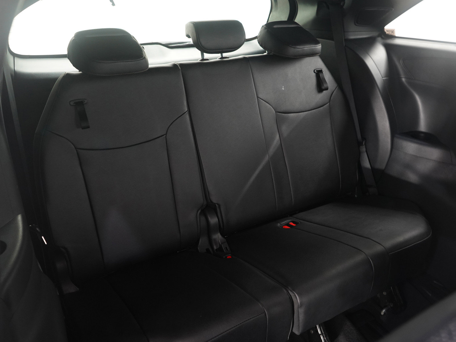 Used 2025 Toyota Sienna Platinum AWD/4WD image 18