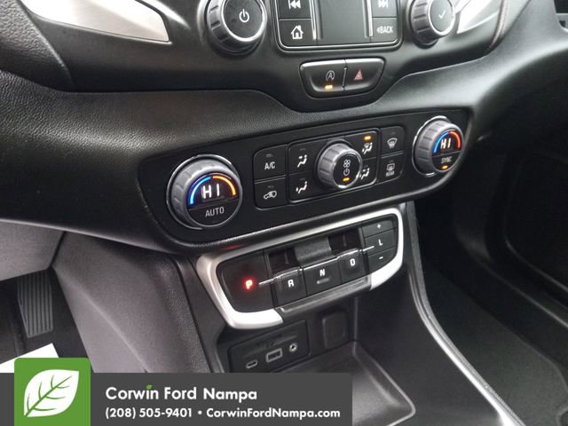 Used 2023 GMC Terrain SLE w/ Driver Convenience Package image 17