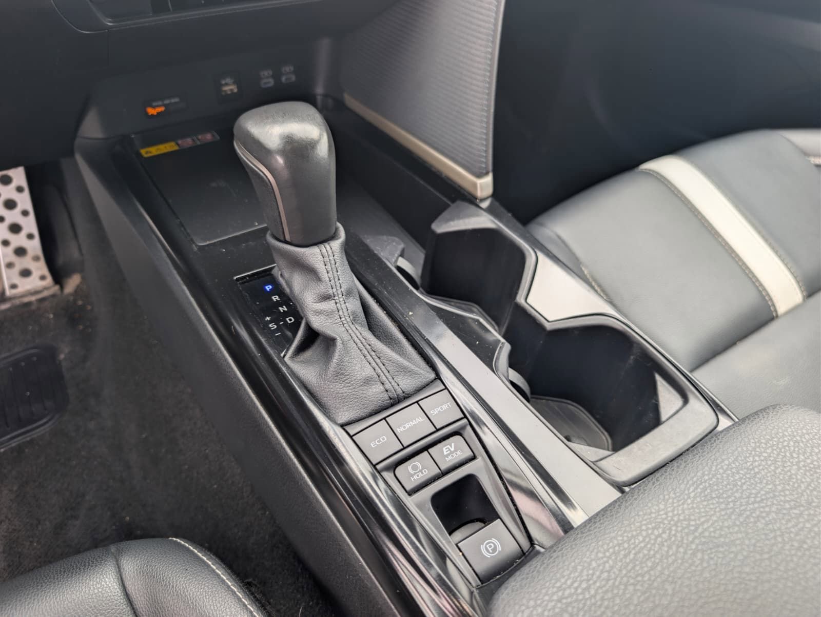 Used 2025 Toyota Camry SE FWD image 24