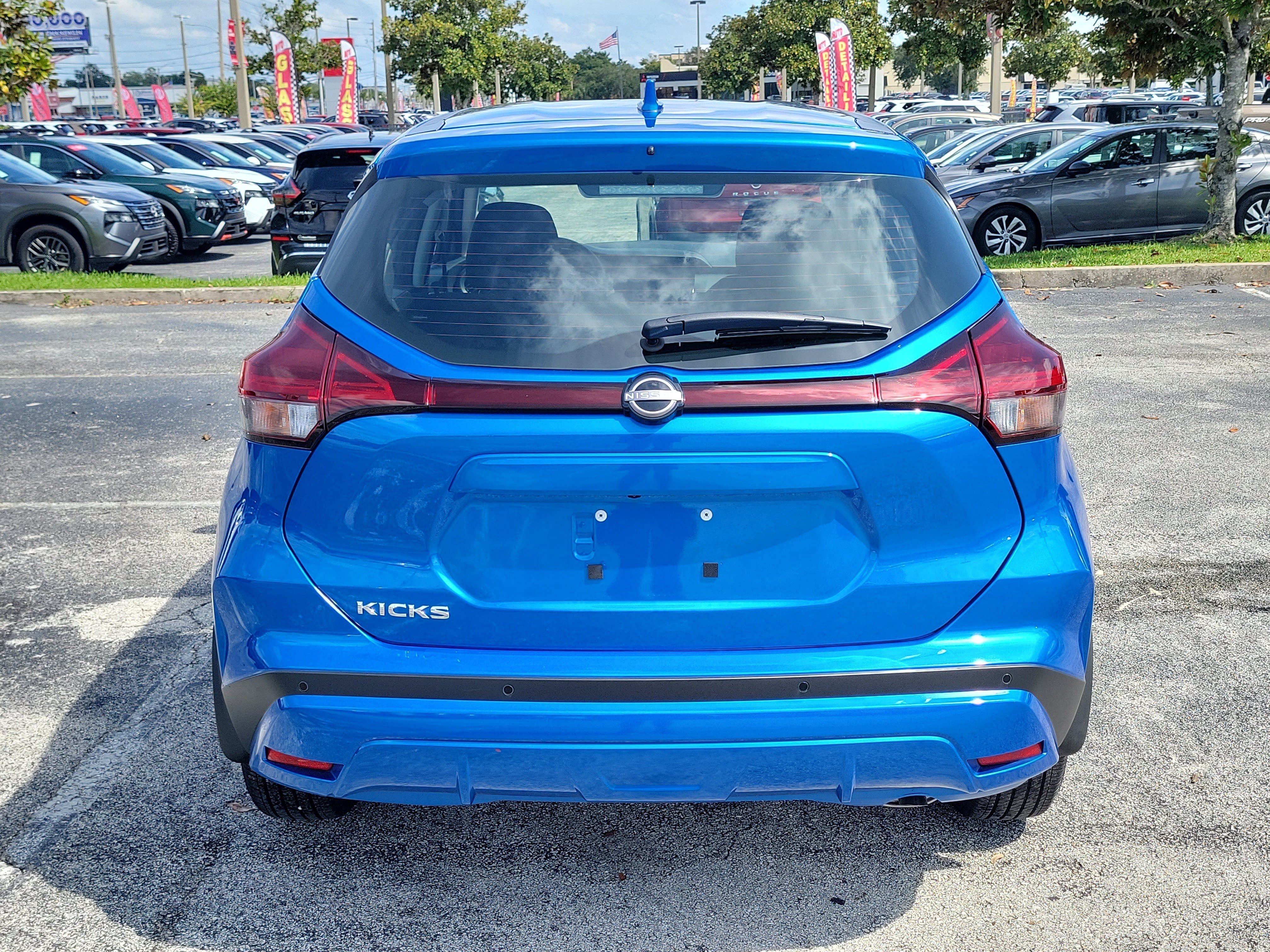 Certified 2025 Nissan Kicks Play S FWD image 5