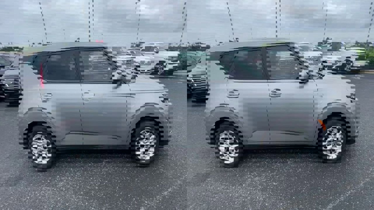 Used 2023 Kia Soul LX w/ Option Group 015 FWD image 2