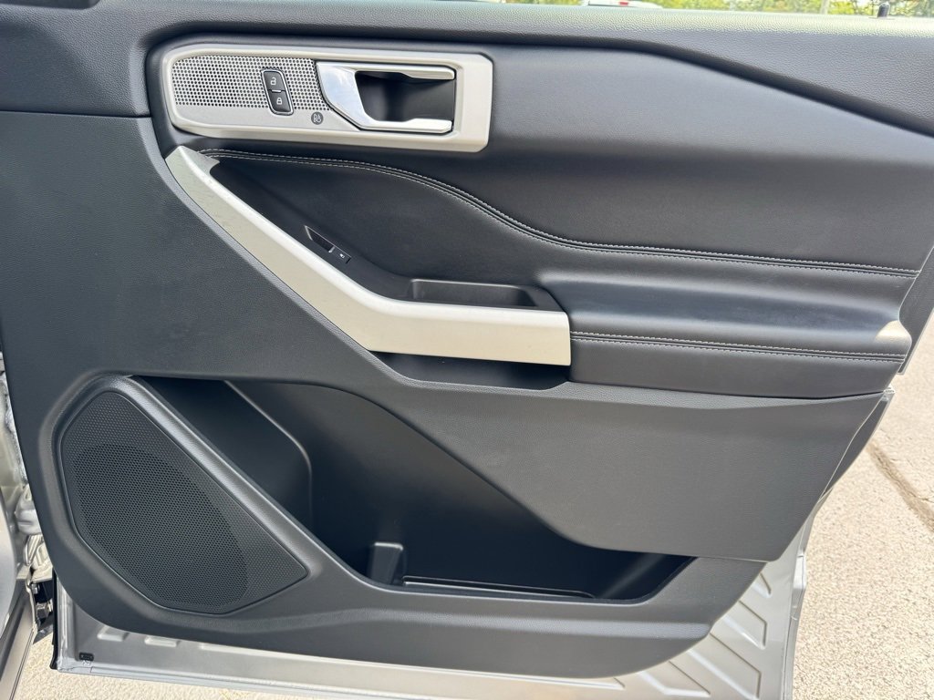 Used 2022 Ford Explorer Limited w/ Equipment Group 301A image 26