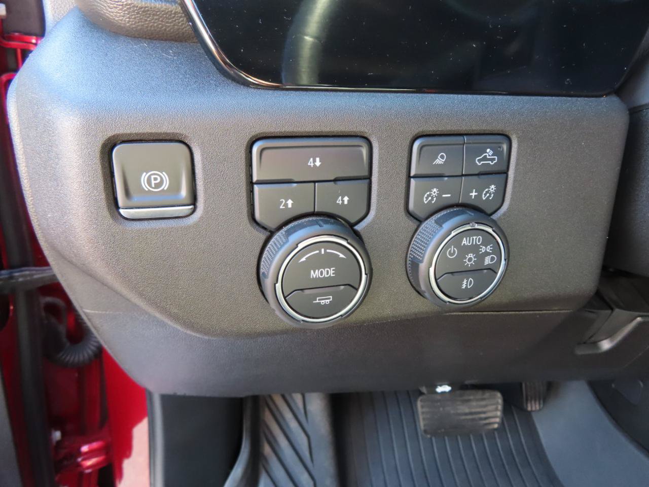 Used 2024 Chevrolet Silverado 2500 LT AWD/4WD image 34