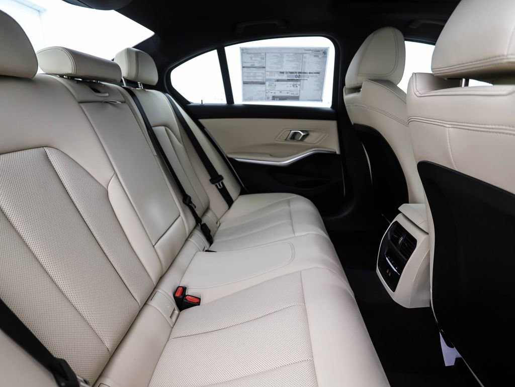 Used 2025 BMW 330i xDrive Sedan w/ Convenience Package image 28