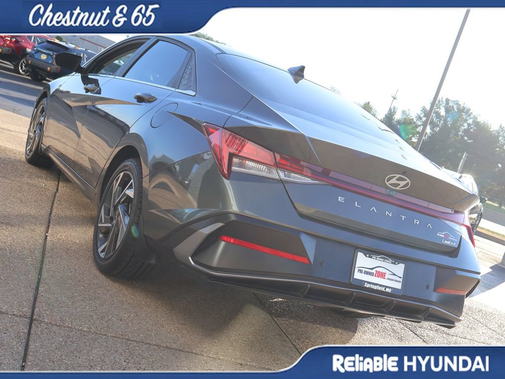 Certified 2024 Hyundai Elantra Limited FWD image 4