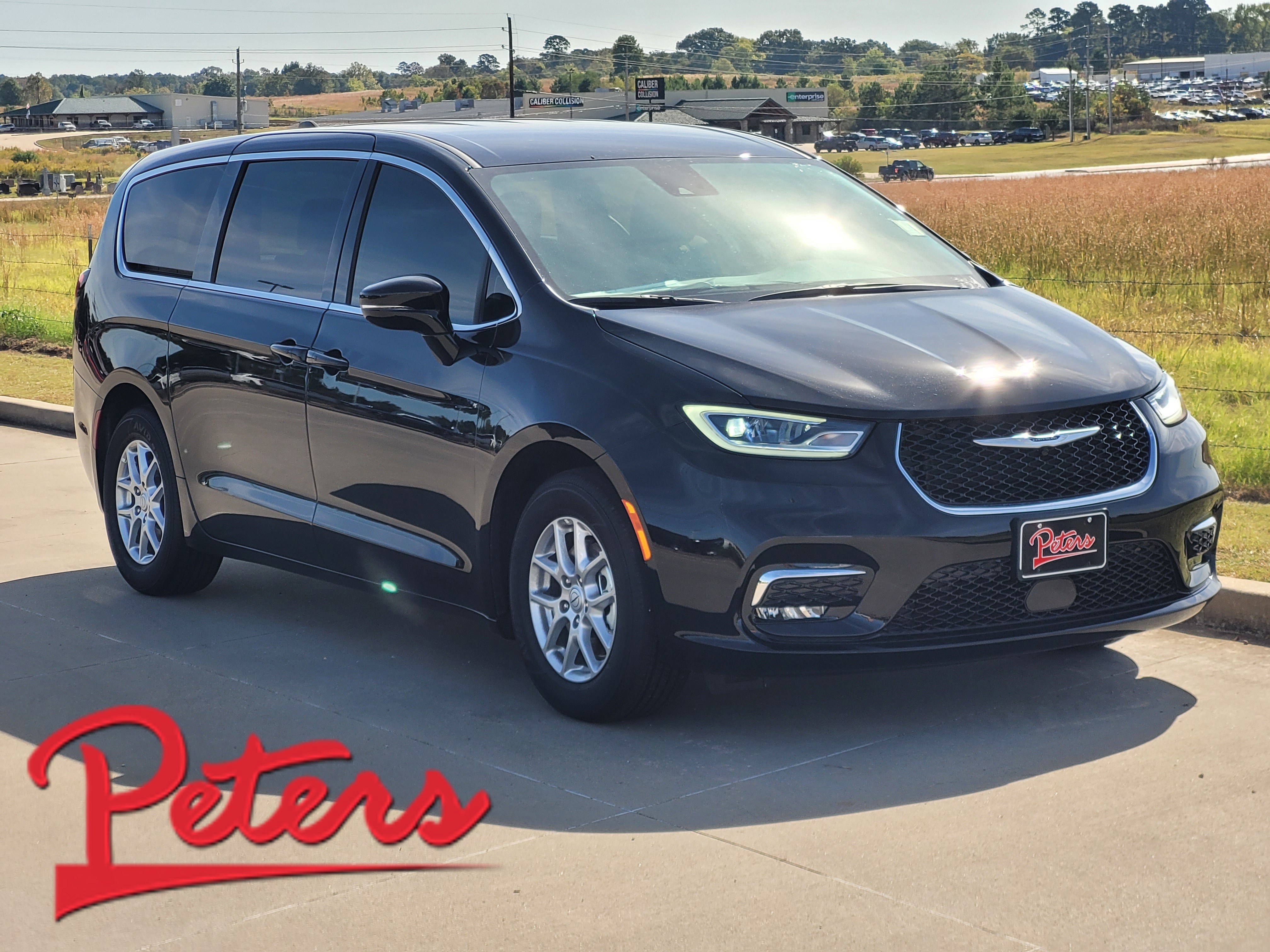 New 2025 Chrysler Pacifica Select image 1