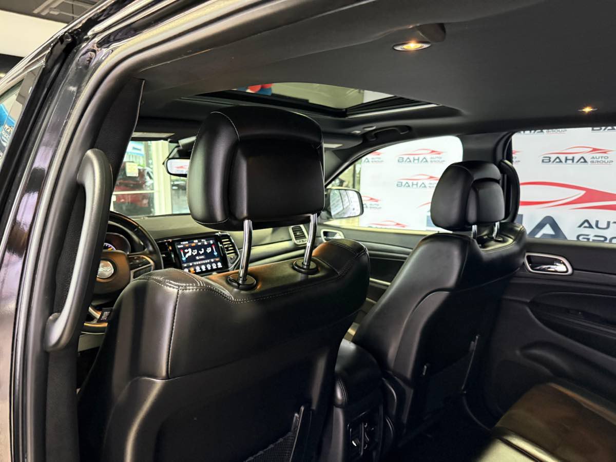 Used 2021 Jeep Grand Cherokee Laredo X AWD/4WD image 36