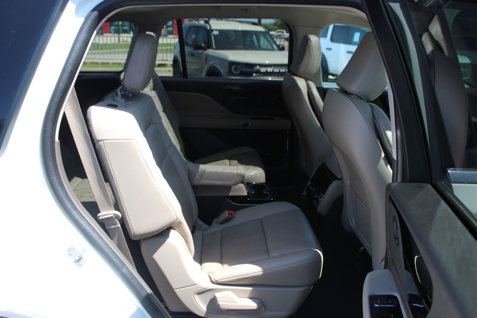 Used 2023 Lincoln Aviator Reserve w/ Equipment Group 201A AWD/4WD image 15