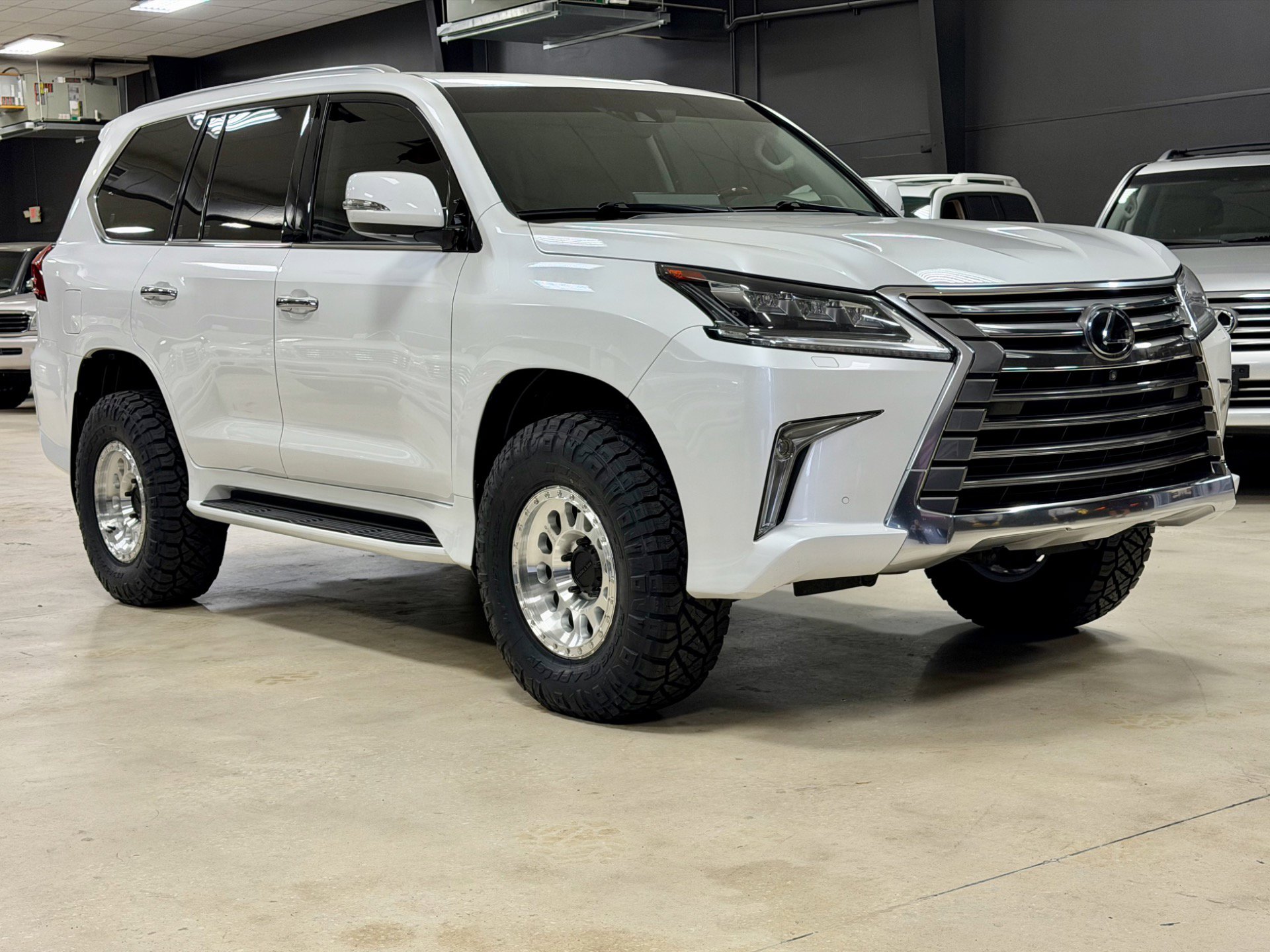 Used 2016 Lexus LX 570 w/ Luxury Package image 5