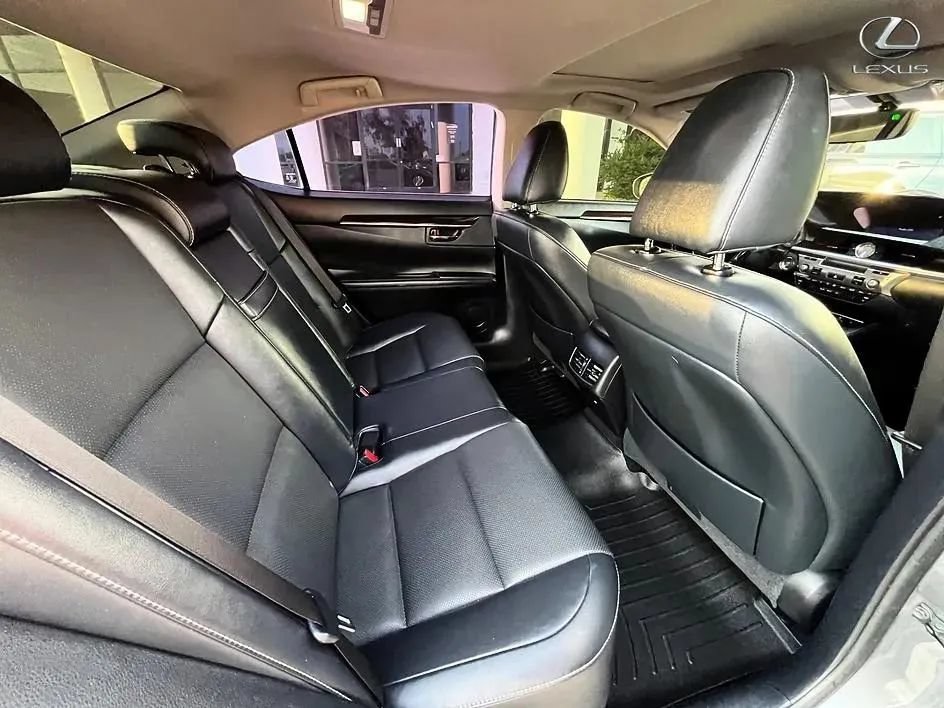 Used 2016 Lexus ES 350 w/ Premium Package w/Wood Trim FWD image 15