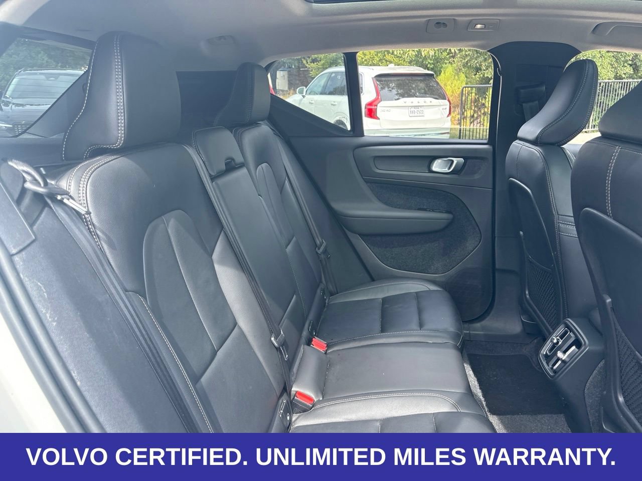 Certified 2025 Volvo XC40 B5 Plus AWD/4WD image 13
