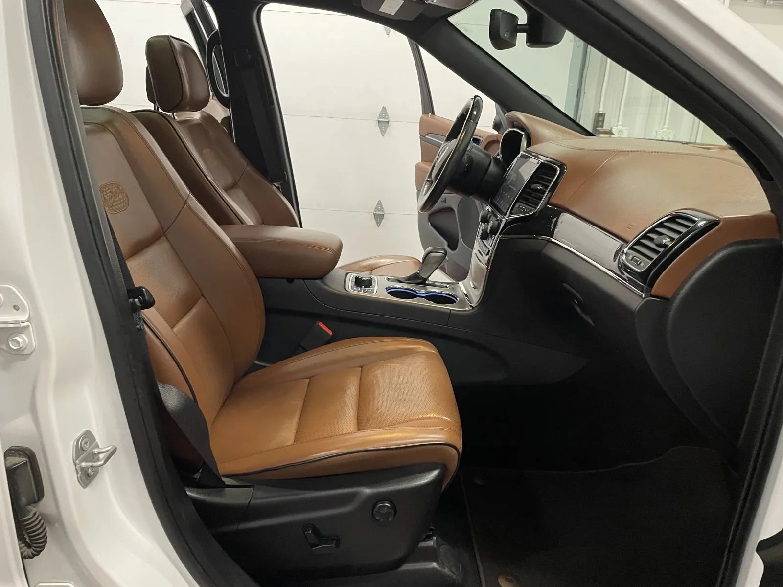 Used 2020 Jeep Grand Cherokee Overland image 46