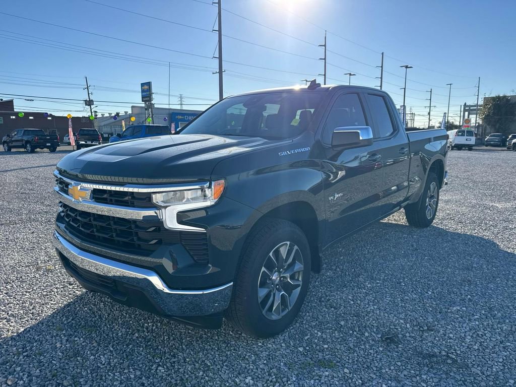 New 2026 Chevrolet Silverado 1500 LT w/ Texas Edition Plus video 3