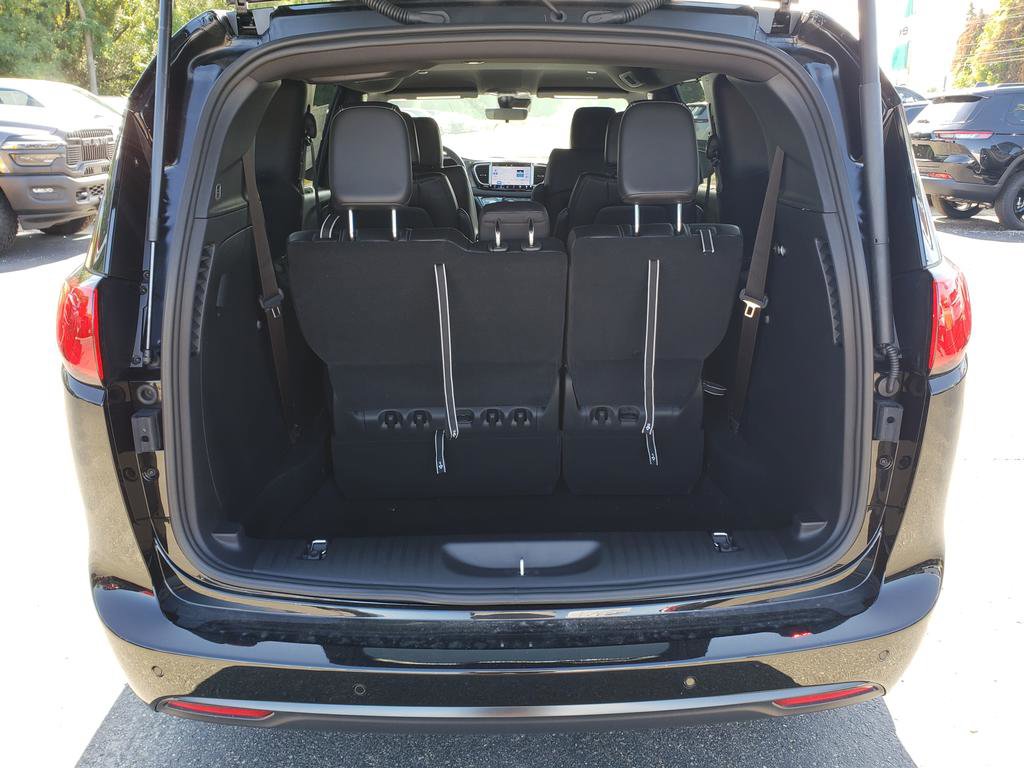 New 2026 Chrysler Voyager LX image 7