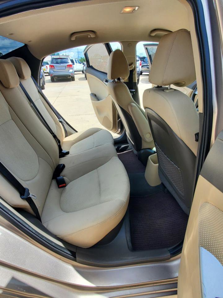 Used 2014 Hyundai Accent GLS image 15