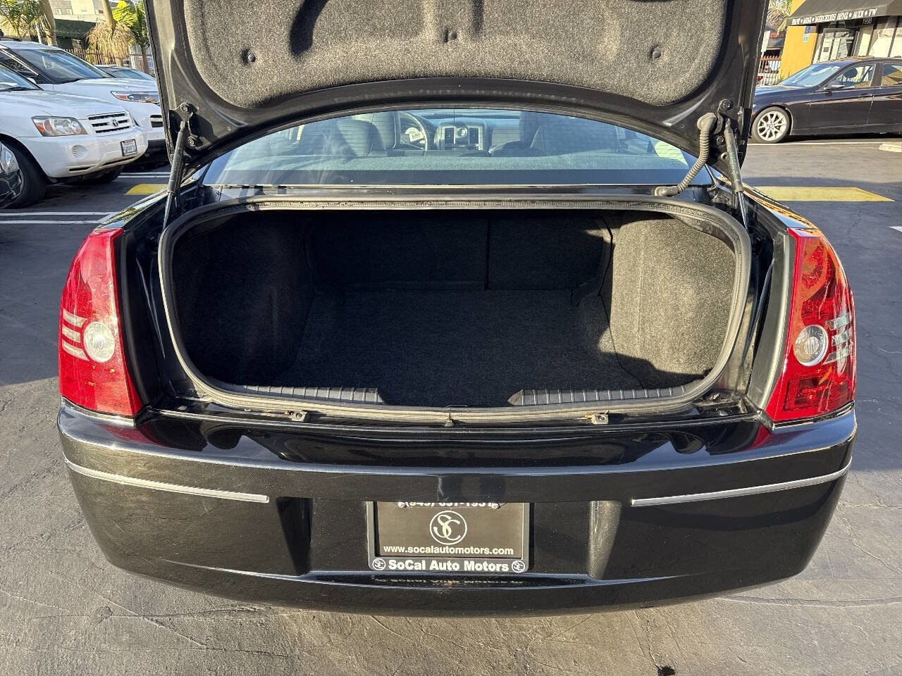 Used 2010 Chrysler 300 Touring image 27