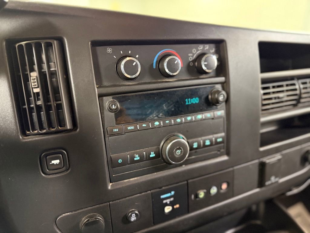 Used 2015 Chevrolet Express 2500 RWD image 11