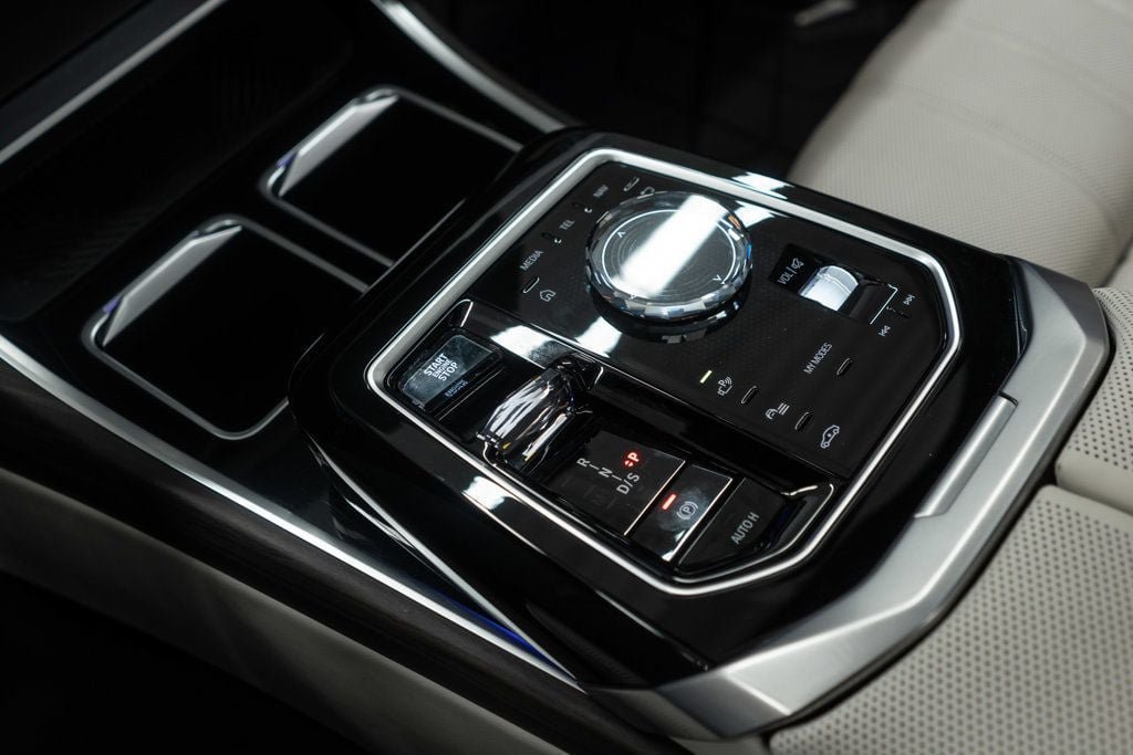 Used 2023 BMW 760i xDrive w/ Executive Package AWD/4WD image 35