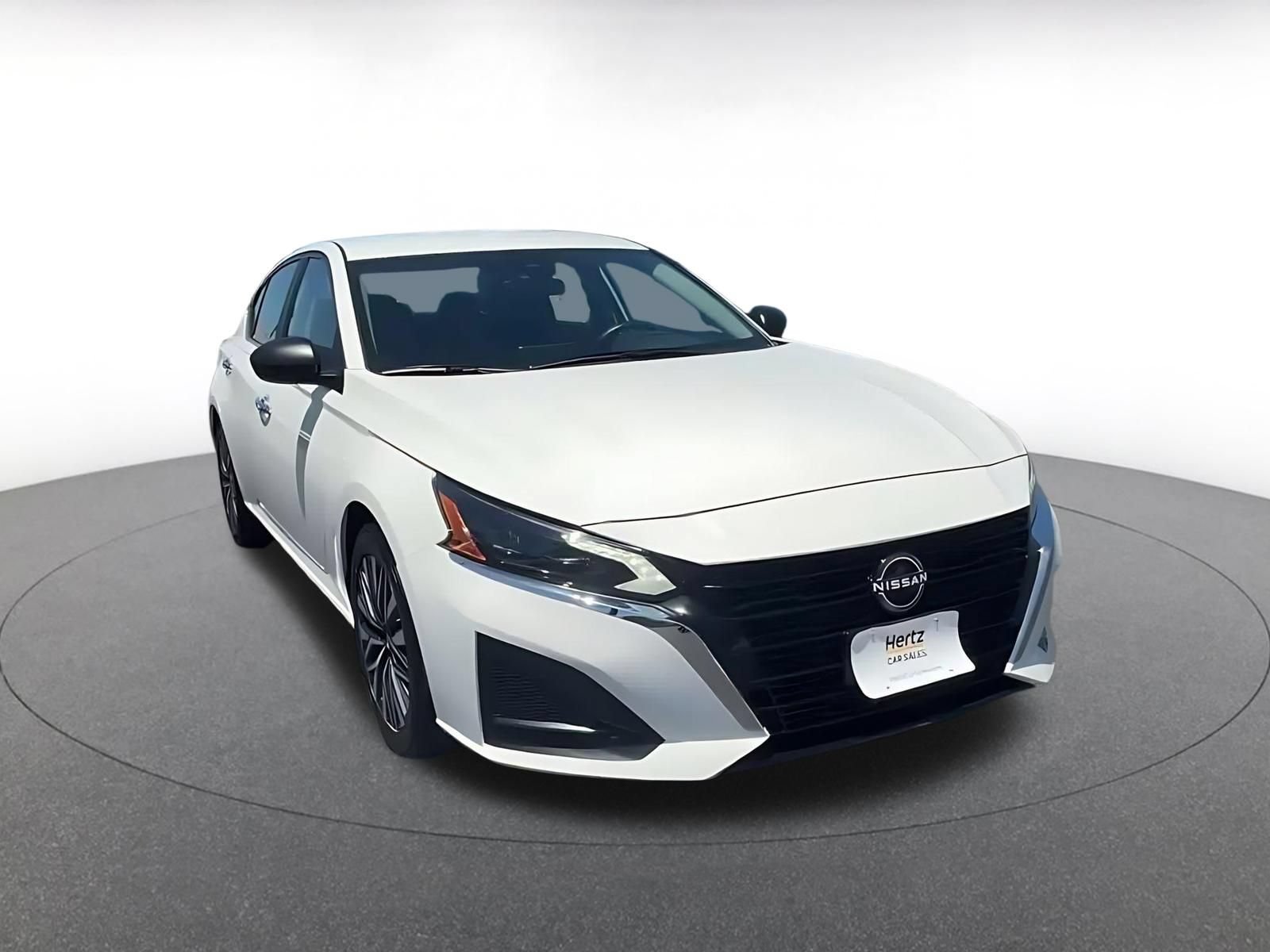 Used 2025 Nissan Altima 2.5 SV FWD image 3