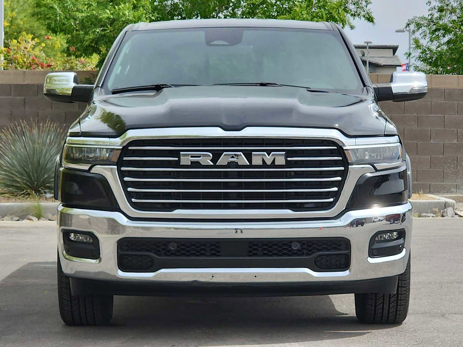 Used 2025 RAM 1500 Laramie AWD/4WD image 4