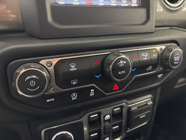 Used 2019 Jeep Wrangler Unlimited Sahara AWD/4WD image 39