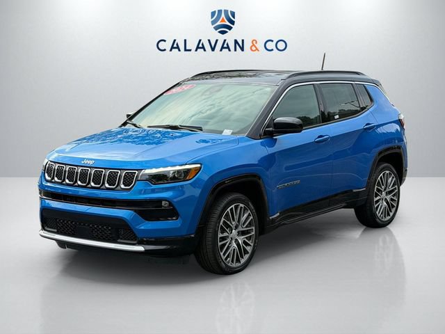 Used 2024 Jeep Compass Limited w/ Elite Group AWD/4WD image 3