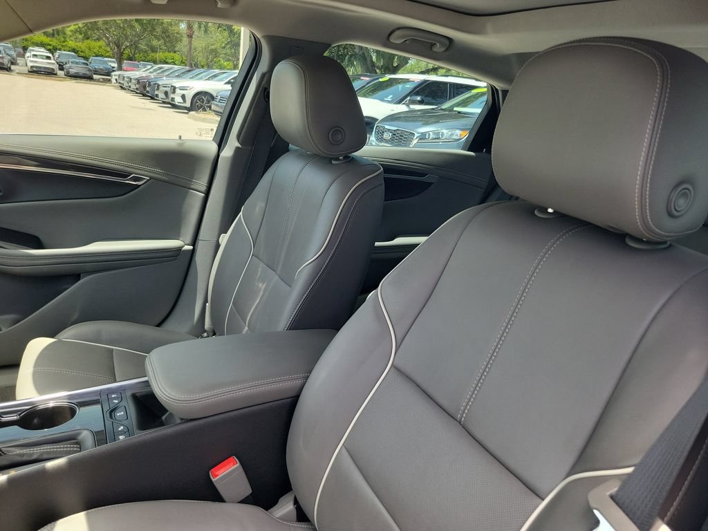 Used 2018 Chevrolet Impala Premier w/ Premier Confidence Package FWD image 18