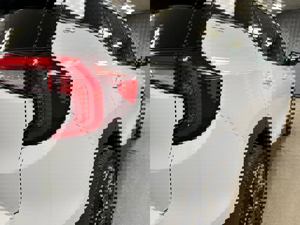 Certified 2023 GMC Terrain SLT w/ LPO, Floor Liner Package image 28