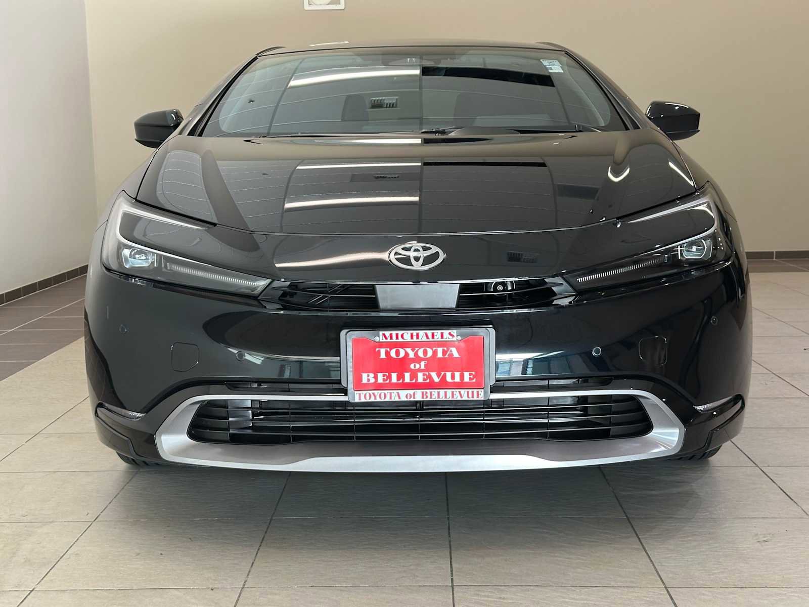 Used 2025 Toyota Prius XLE AWD/4WD image 6