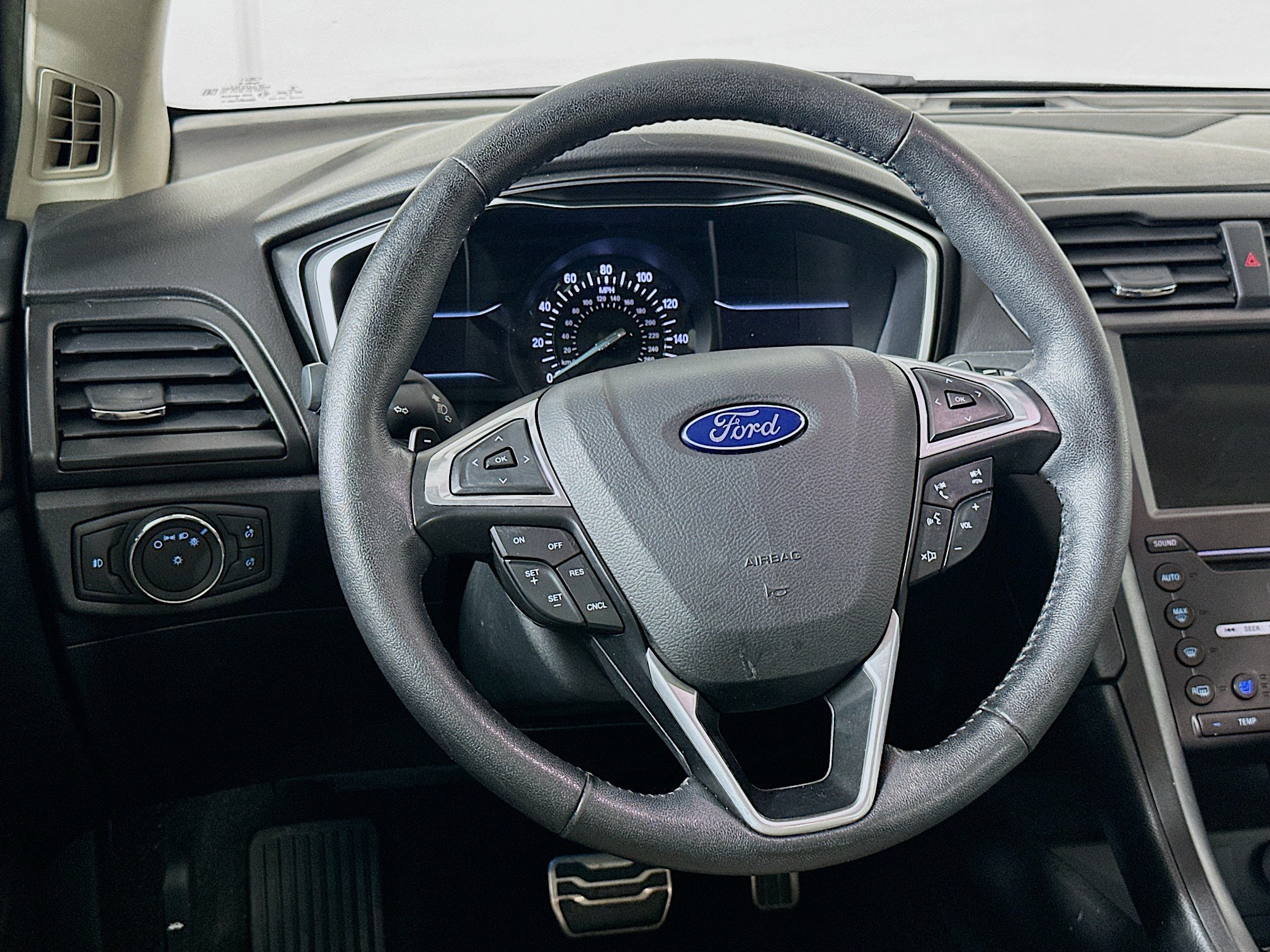 Used 2017 Ford Fusion Titanium FWD image 18