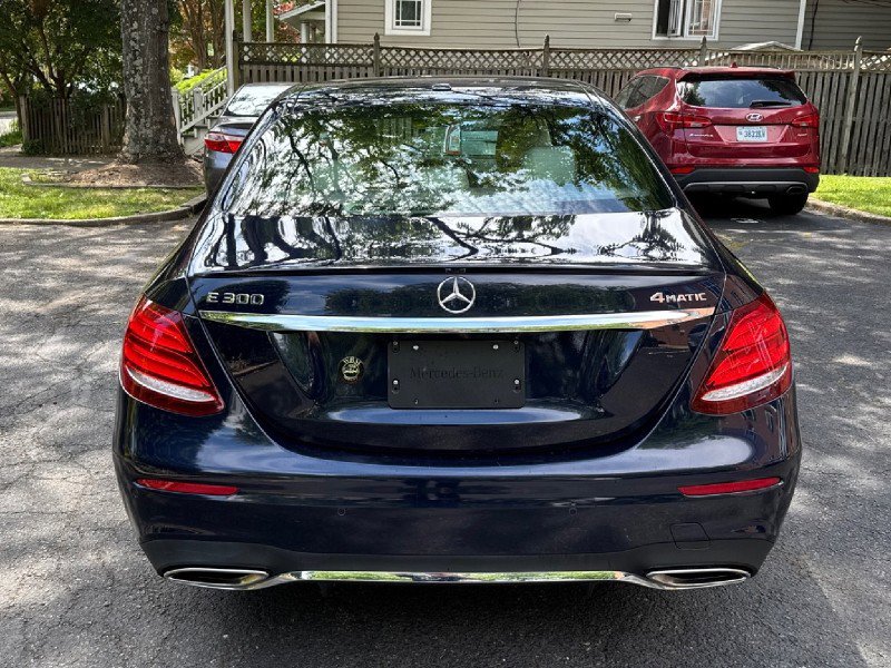 Used 2017 Mercedes-Benz E 300 4MATIC image 9