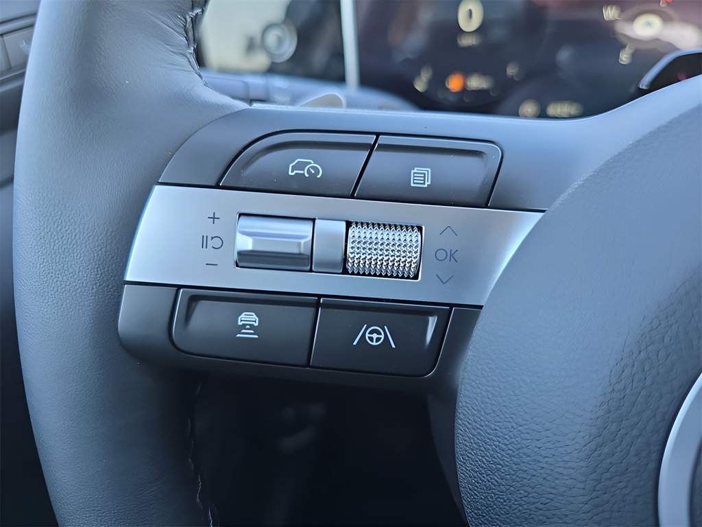 Certified 2025 Hyundai Tucson Limited FWD image 22