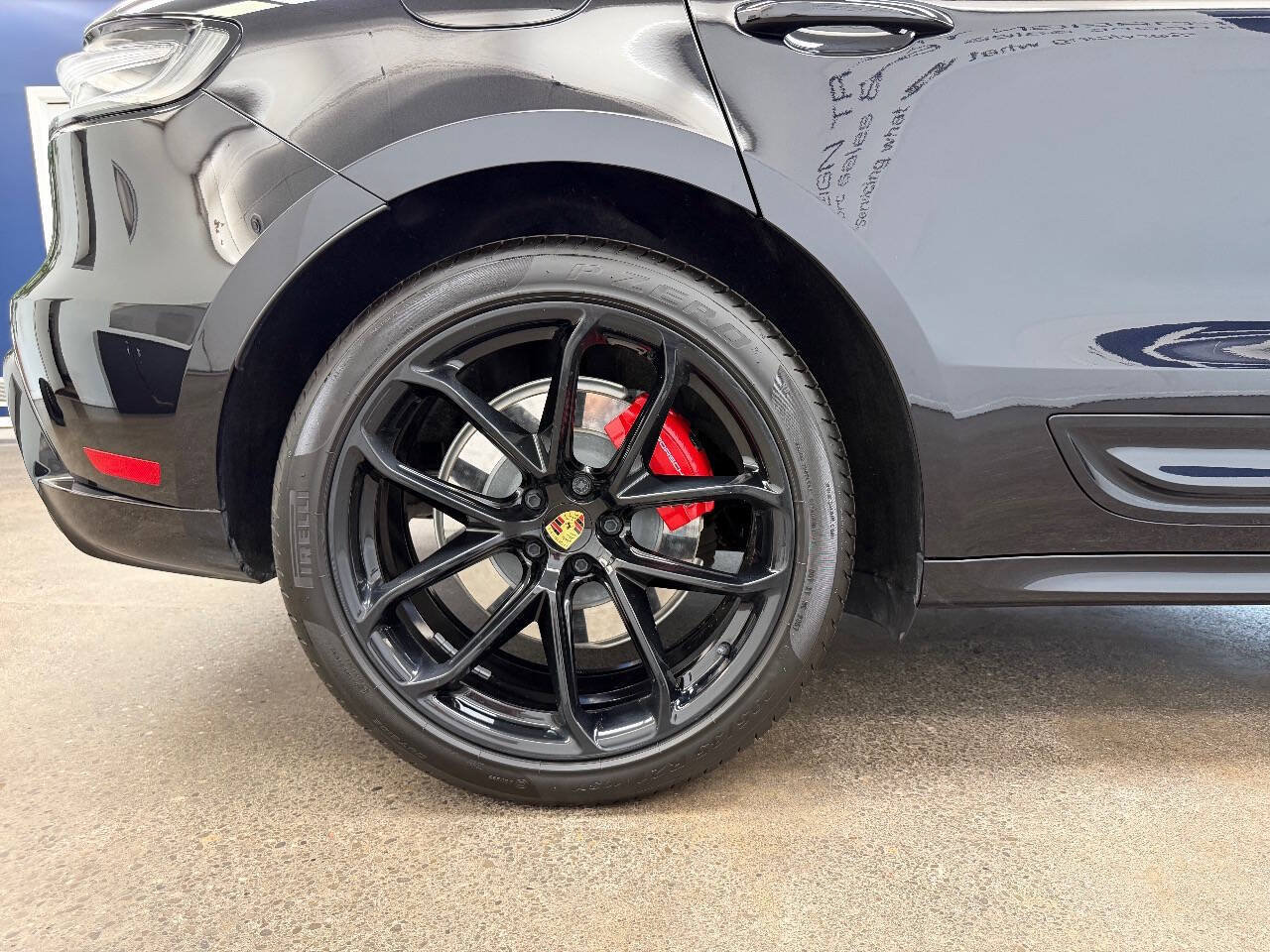 Used 2025 Porsche Macan GTS w/ Premium Package Plus (PU3) AWD/4WD image 16