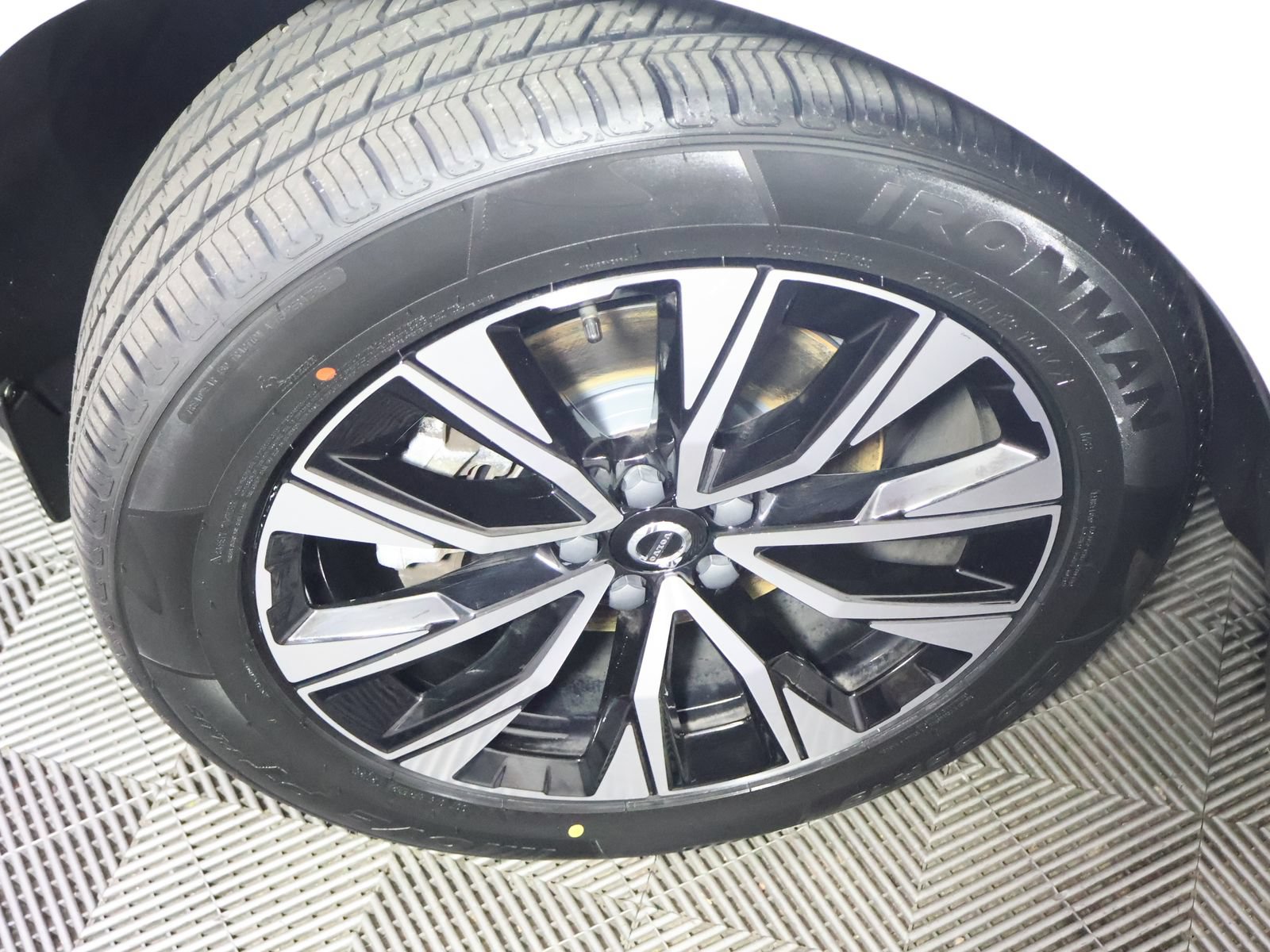 Used 2023 Volvo XC60 B5 Plus AWD/4WD image 20
