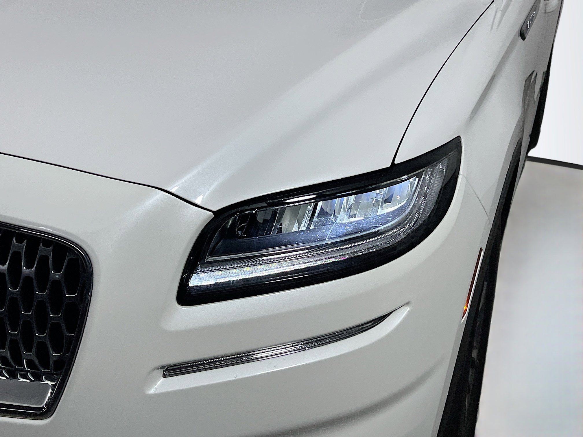 Used 2022 Lincoln Nautilus FWD w/ Premium Package image 12