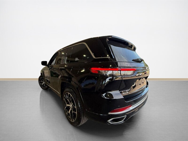Used 2023 Jeep Grand Cherokee Summit AWD/4WD image 6