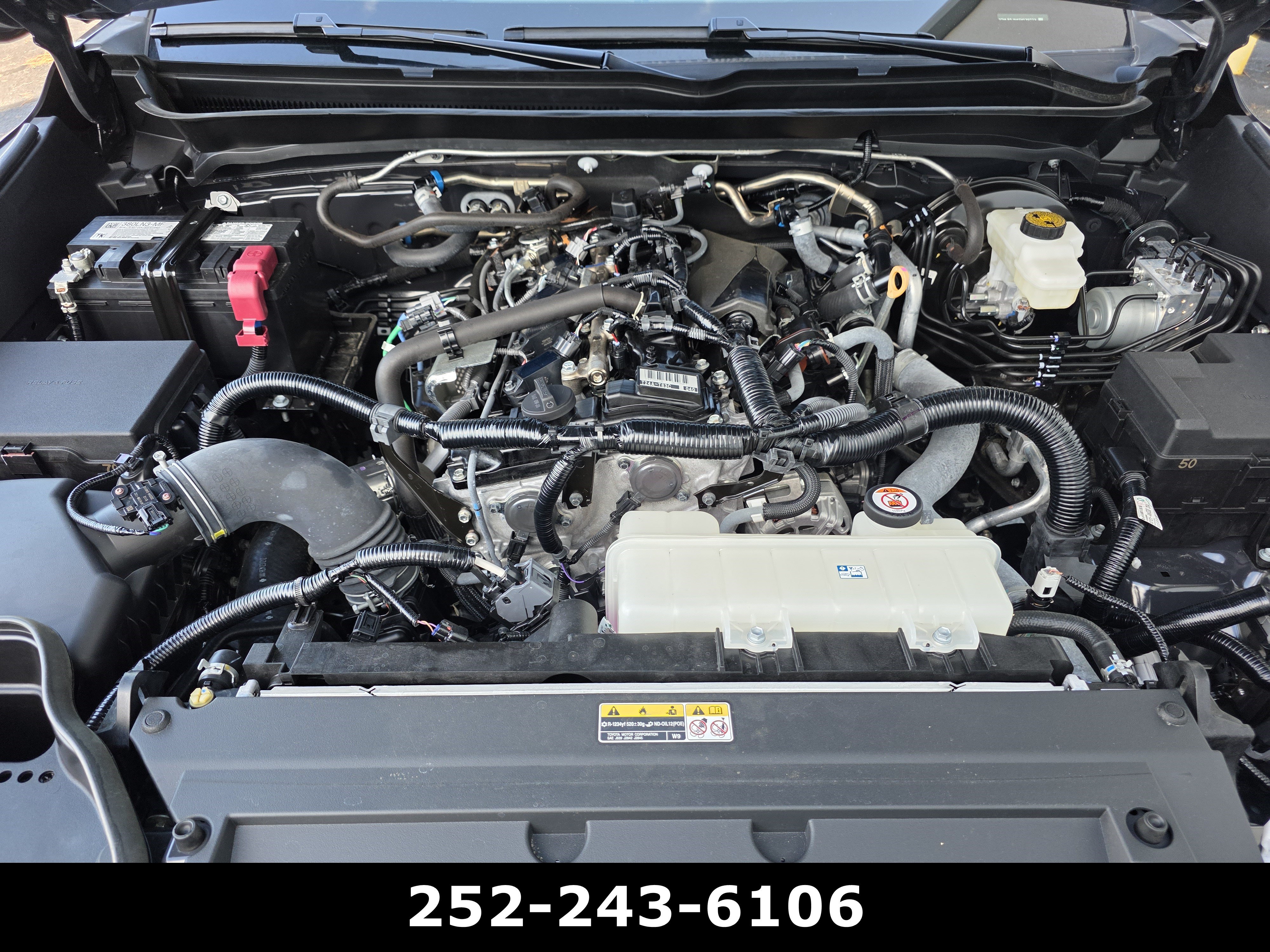 Used 2025 Toyota Tacoma SR5 AWD/4WD image 42