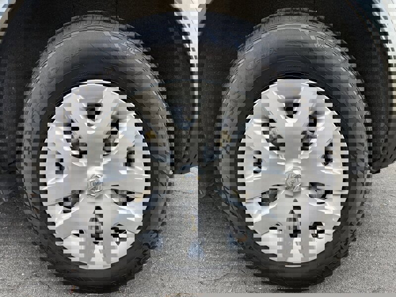 Used 2019 Nissan Rogue Sport S image 29