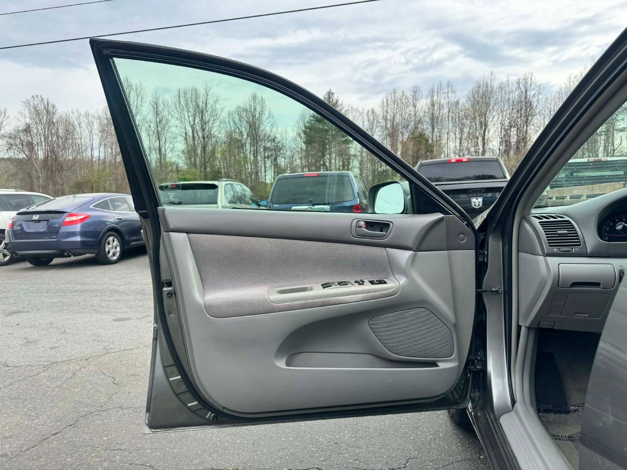Used 2002 Toyota Camry LE FWD image 9