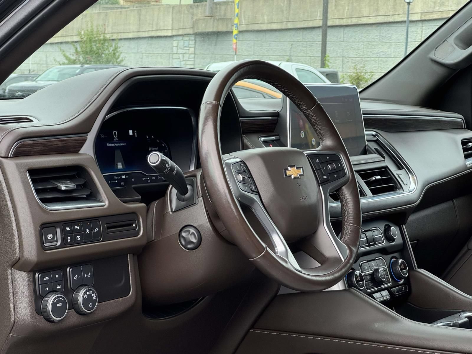 Used 2022 Chevrolet Suburban LT w/ LT Signature Plus Package AWD/4WD image 11