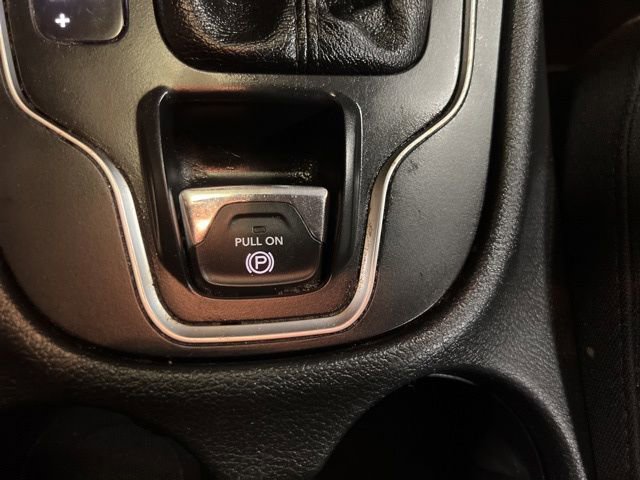 Used 2019 Jeep Cherokee Latitude w/ Cold Weather Group image 29