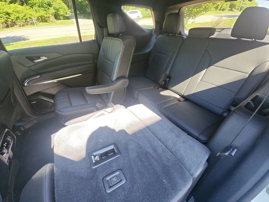 Used 2025 Chevrolet Traverse High Country w/ LPO, Floor Liner Package AWD/4WD image 36