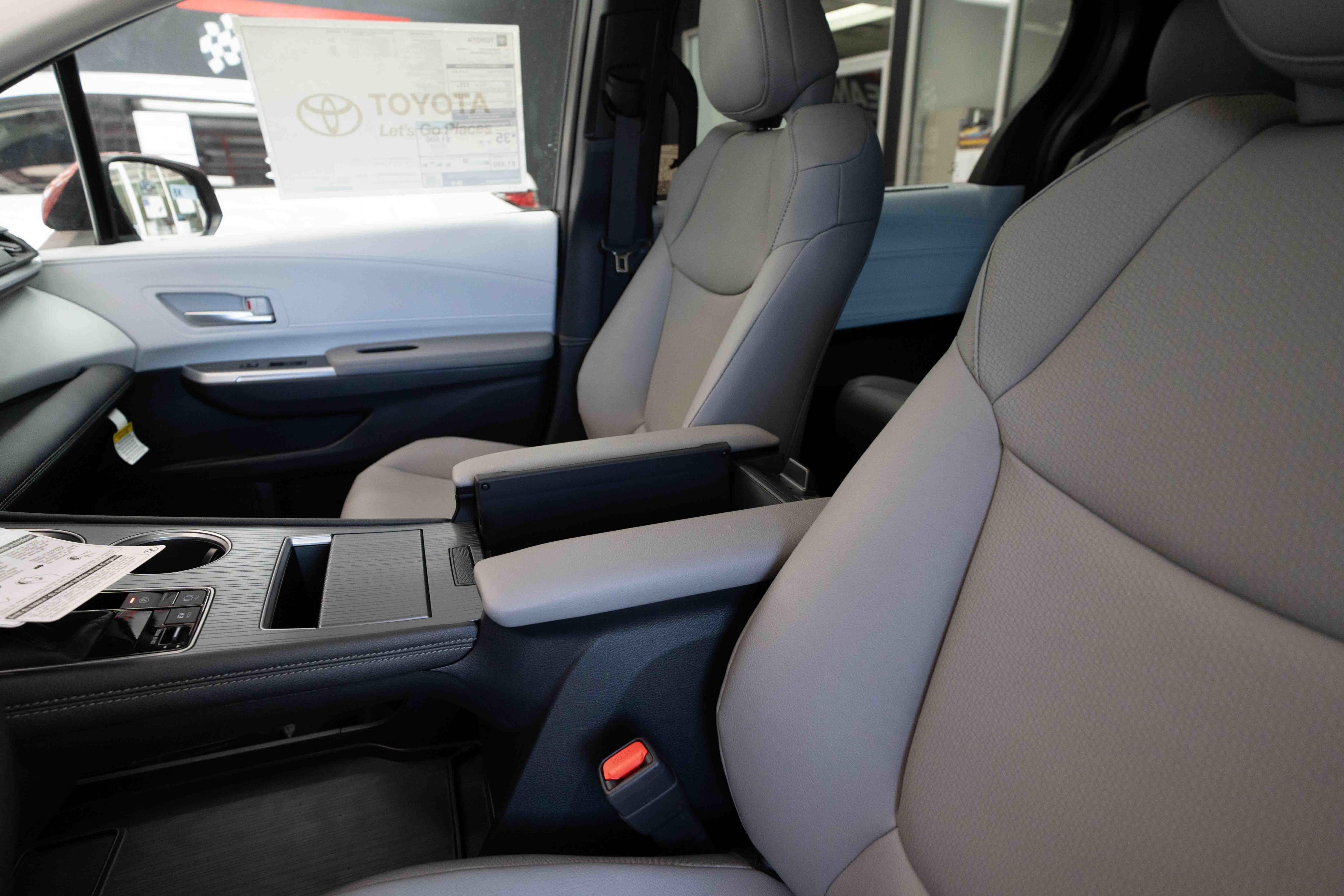 New 2026 Toyota Sienna XLE AWD/4WD image 10
