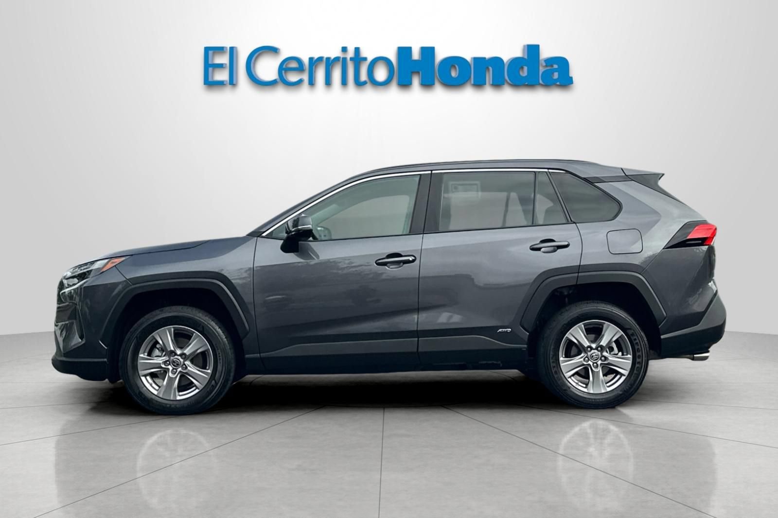 Used 2024 Toyota RAV4 LE AWD/4WD image 6