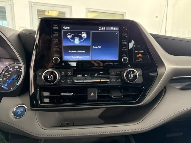 Used 2022 Toyota Highlander XLE AWD/4WD image 27