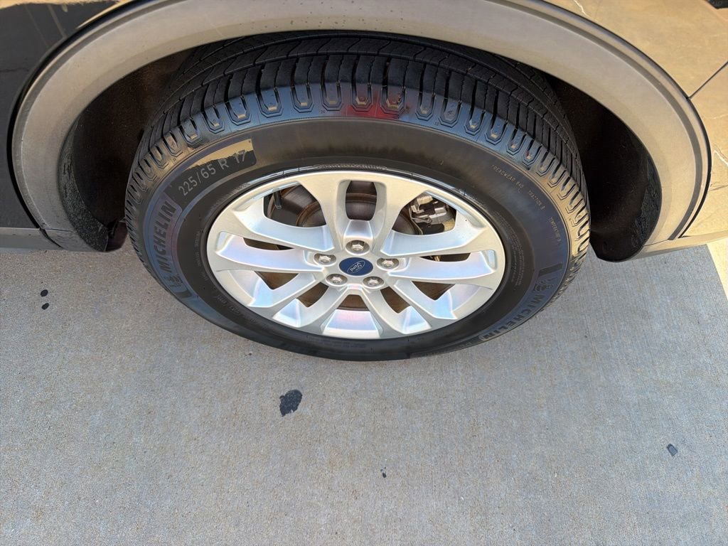 Used 2020 Ford Escape SE image 9