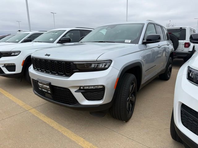 New 2025 Jeep Grand Cherokee Limited w/ Black Appearance Package image 3