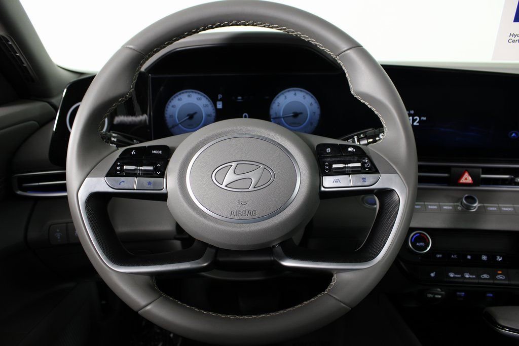 Certified 2025 Hyundai Elantra SEL image 8